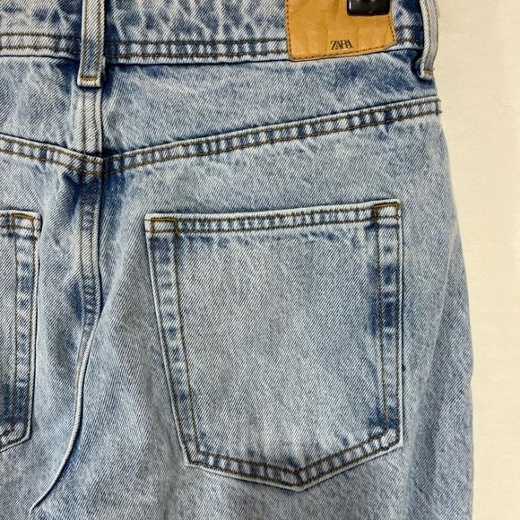 Zara Light Wash Mom Jeans Women's Light Acid Wash Tapered Leg Distressed Size 6 - Picture 3 of 6